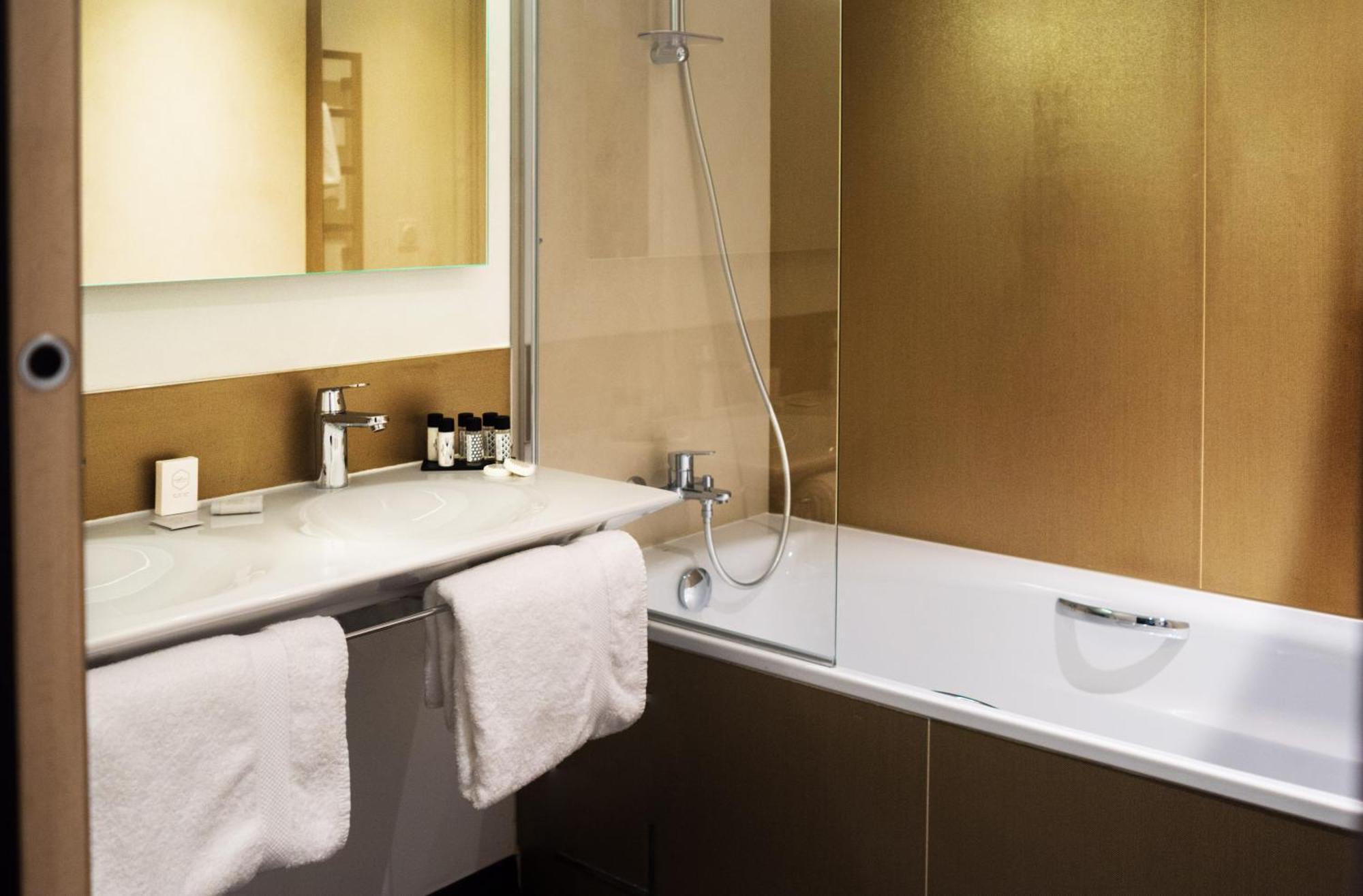 Kyriad Prestige Amiens Poulainville - Hotel And Spa Kültér fotó